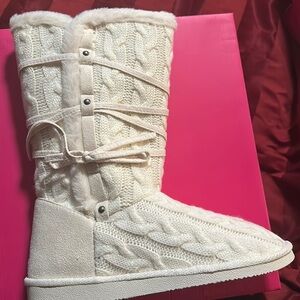 Cream colored Snow Boots. Brand New never been worn.